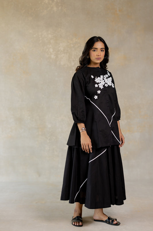 Black skirt-set with floral details