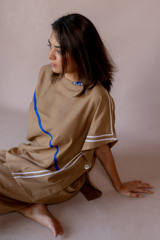 Coffee poncho-like co-ord with line abstract